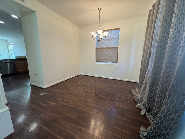 Building Photo - Gorgeous 4 Bedroom Home! Close to Great Schools & Parks