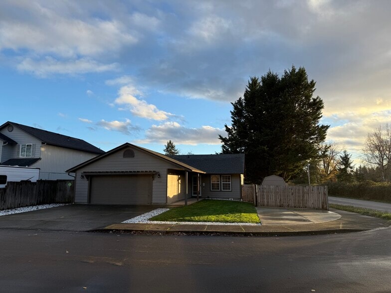 Primary Photo - 13001 NE 89th St