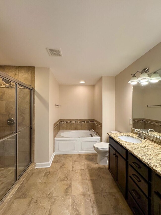 Building Photo - Lovely 3 Bed 2.5 Bath Home with Community Amenities