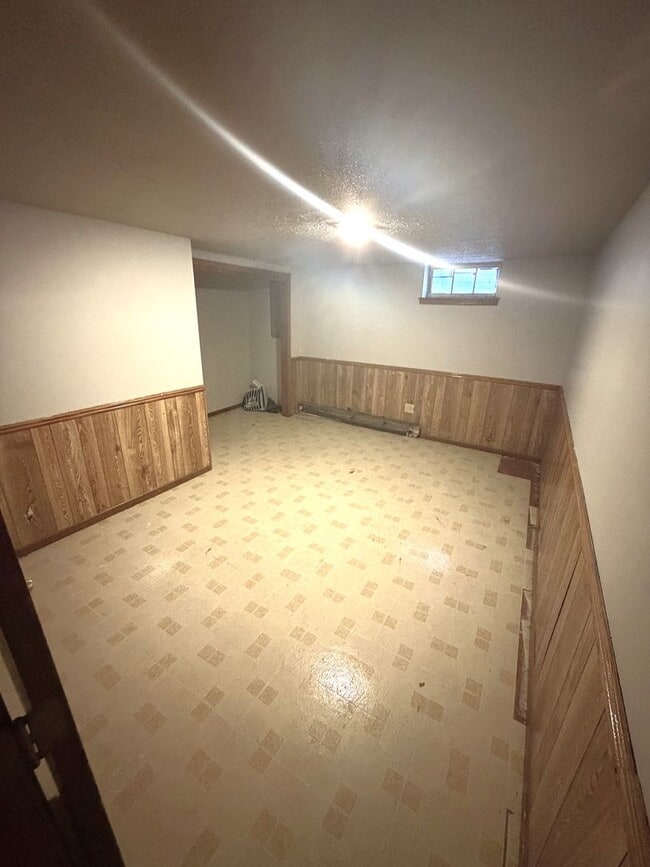 Building Photo - 2-bedroom Single Family - Available now!