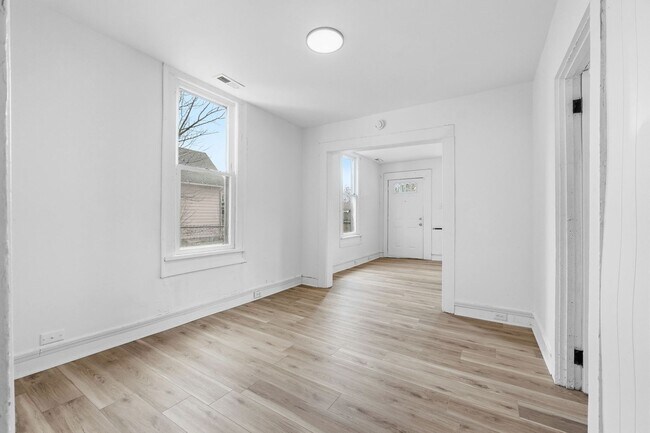 Building Photo - Stylish 2BR with Modern Upgrades