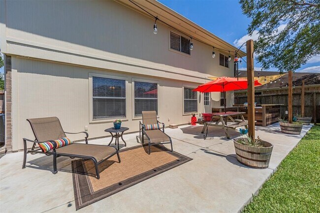 Building Photo - 17106 Summer Hollow Dr