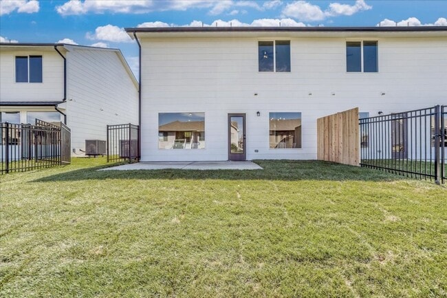 Building Photo - Fox Creek- Maggie Plan