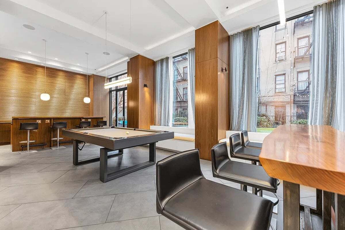 Building Photo - 250 E Houston St