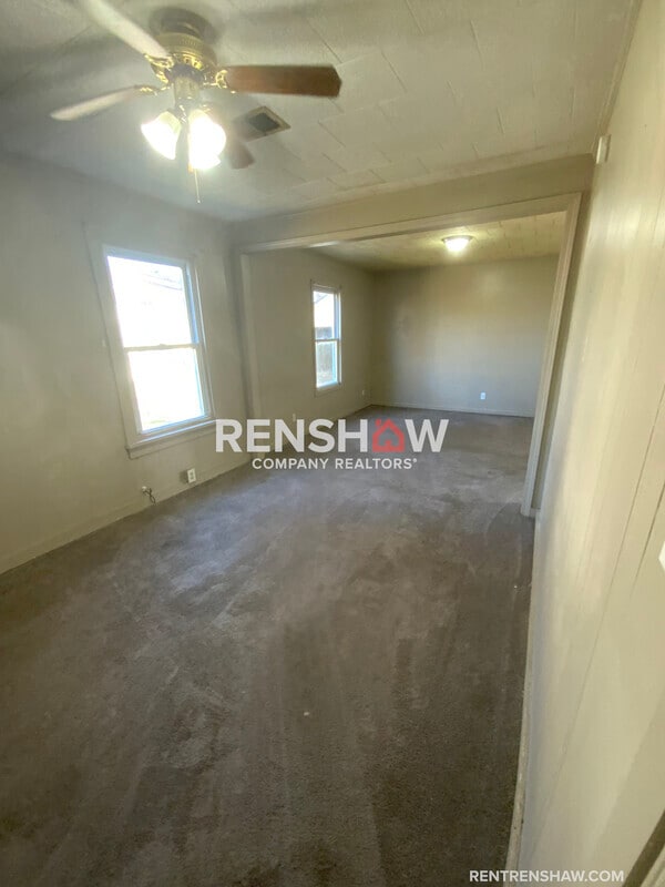 Building Photo - 318 Tulip St