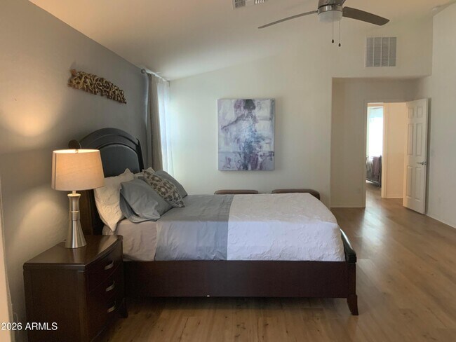 Building Photo - 2114 E Aire Libre Ave