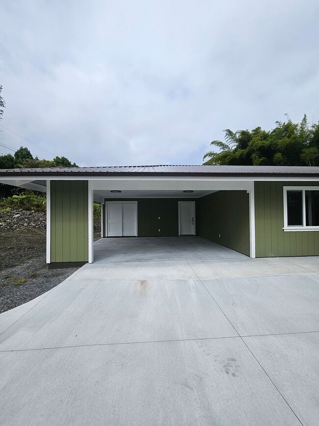 Building Photo - Beautiful NEW 3 Bedroom 2 Bath Home off South Kulani