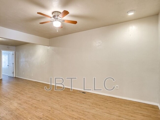 Building Photo - 2132 Andover Ct