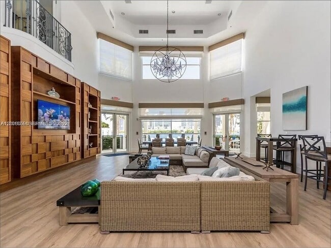 Building Photo - 3255 NE 184th St