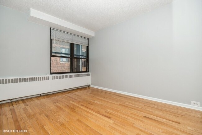 Building Photo - 1540 N State Pkwy