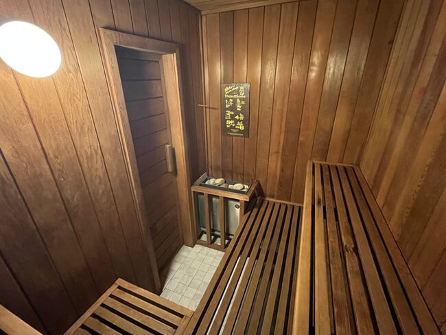 Building Photo - 1168 S Foothill Dr