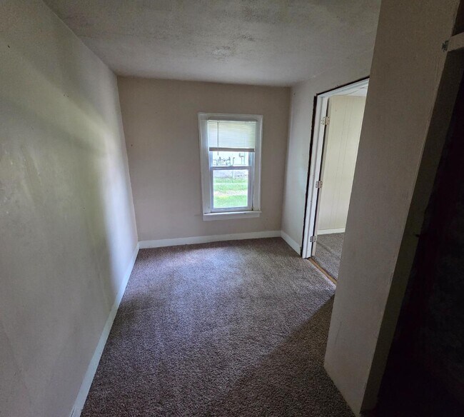 Building Photo - 29 E Vanscoter St