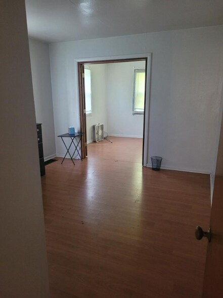 Building Photo - 2417 N Rockton Ave