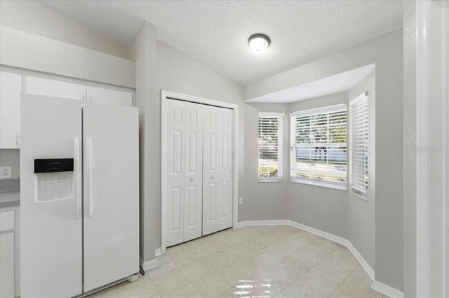 Building Photo - 985 Highland Crest Cir