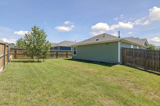 Building Photo - Fresh, Stylish & Move-In Ready in Eagle Mountain–Saginaw ISD