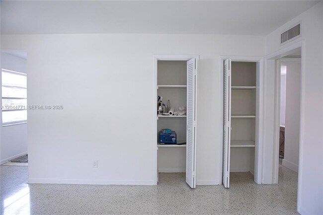 Building Photo - 1226 SW 30th Ave