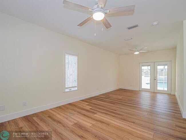 Building Photo - 1845 10th Pl