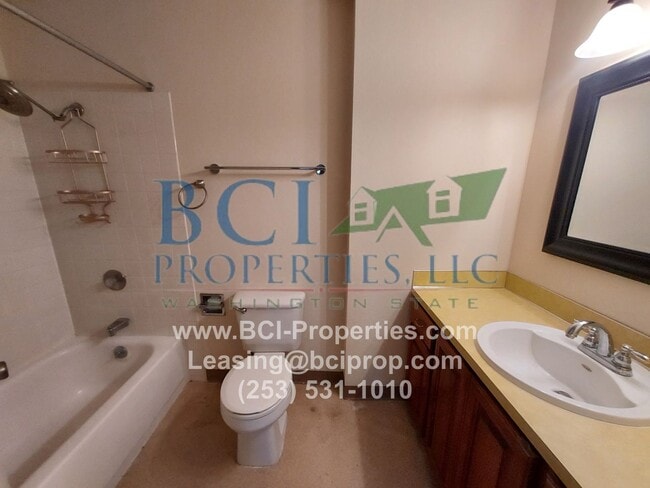 Building Photo - Beautiful 4 Bedroom/ 3 Bath Home close to Sunnyside Beach Park/ JBLM/ Fort Steilacoom!