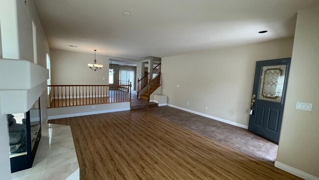 Building Photo - 2 STORY, 2,729 SQ FT HOME, 4 BEDROOMS, 3 BATHROOMS, A LOFT AND A 2 CAR GARAGE IN HENDERSON
