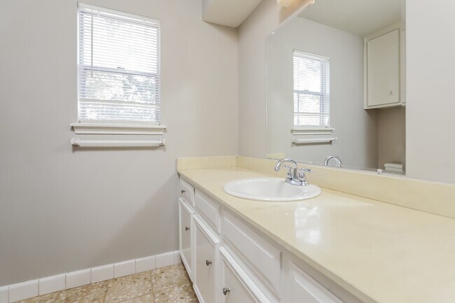 Building Photo - 1707 Corral Dr