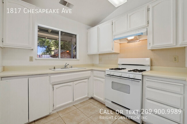 Building Photo - 1817 Chesapeake Ave