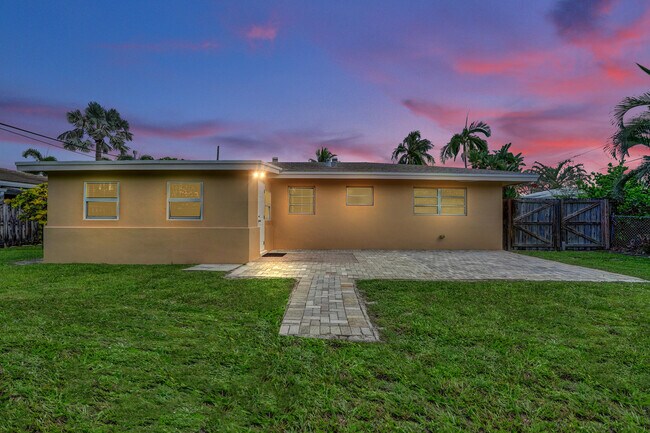 Building Photo - 500 SE 4th Ct