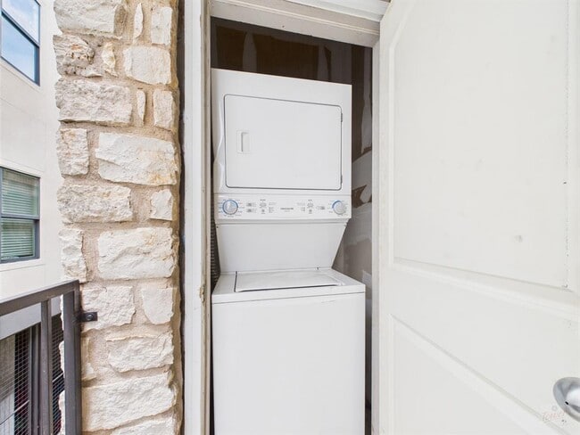 Building Photo - 2604 Salado St