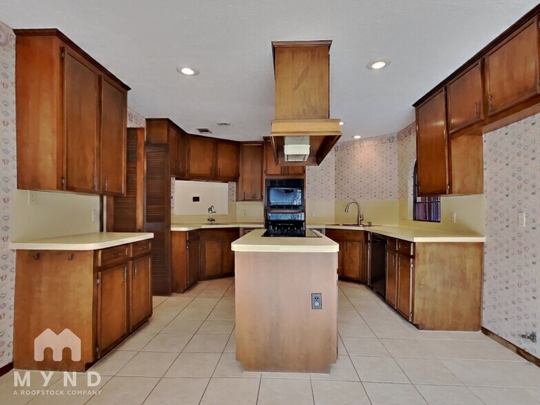 Building Photo - 7310 Treewater Dr