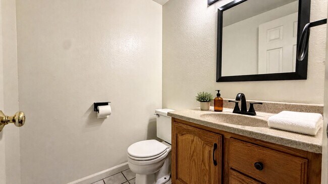 Building Photo - 7214 Chantilley Ct