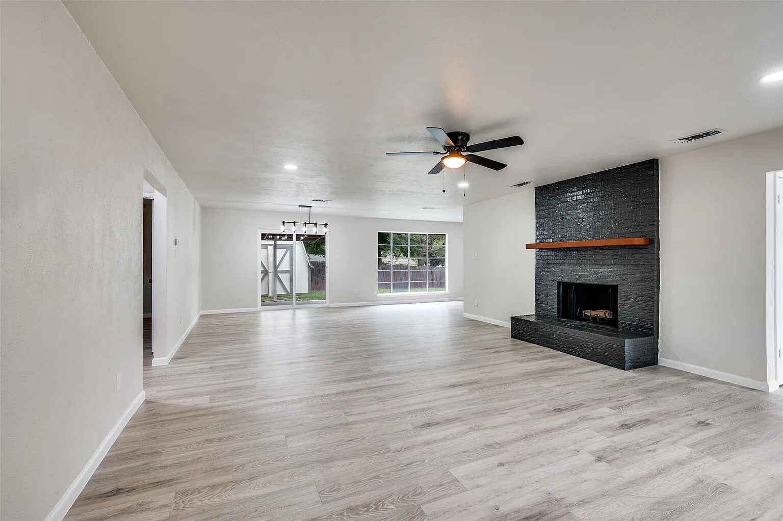 Building Photo - 9704 Leland Ln