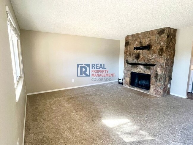 Building Photo - 392 W Rockrimmon Blvd