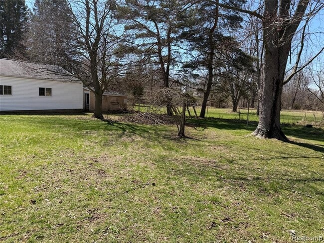 Building Photo - 413 Bridson St