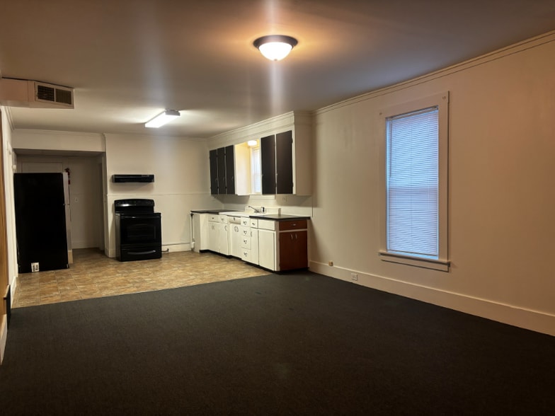 Building Photo - 47 Elkins St