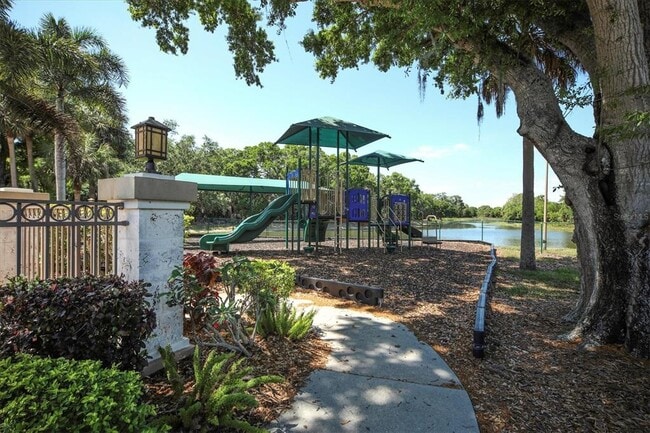 Building Photo - 8501 Park Shore Ln