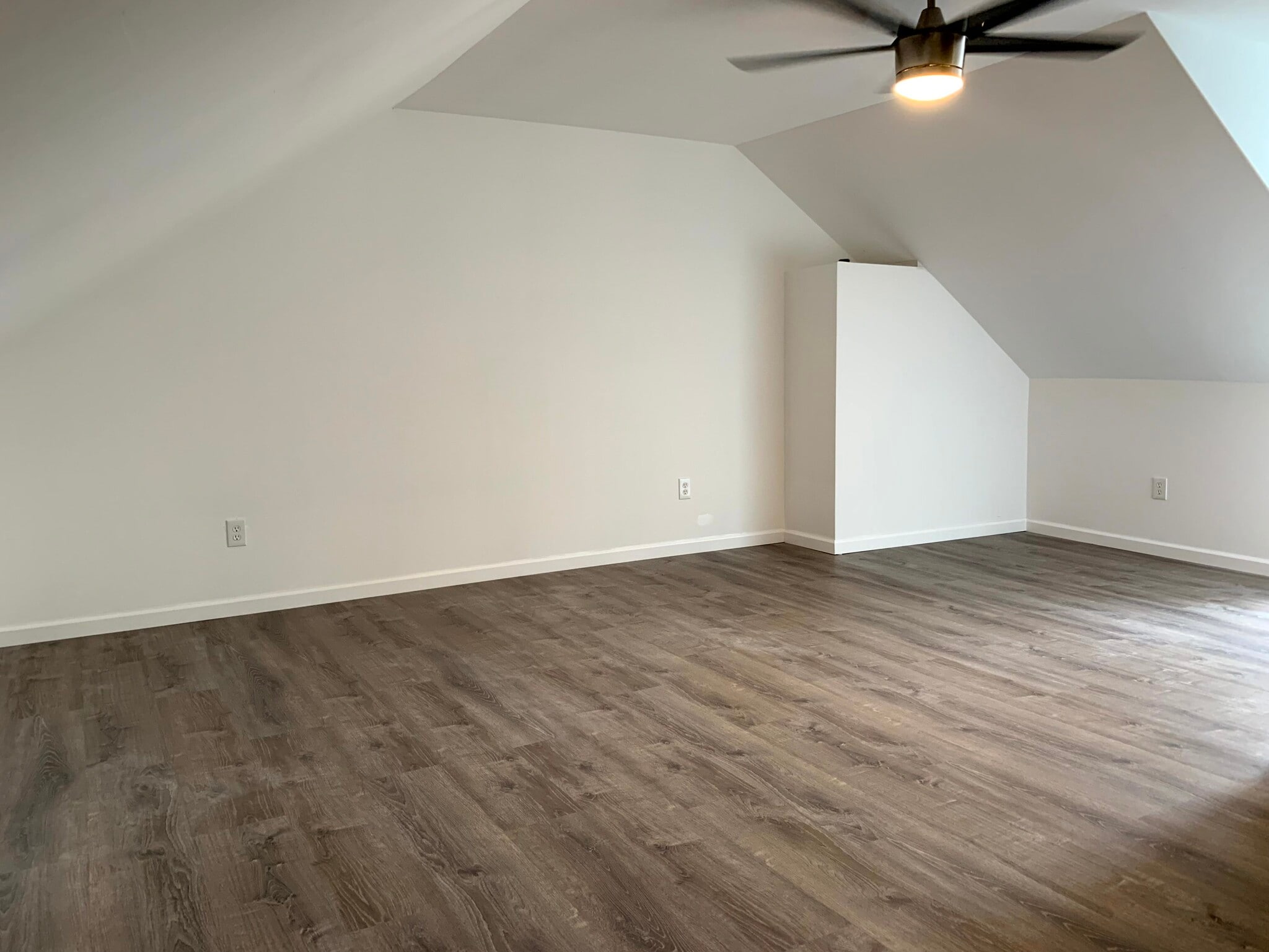 Building Photo - 411 Sample St