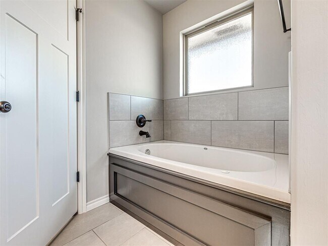 Building Photo - 512 Cherrybark Dr