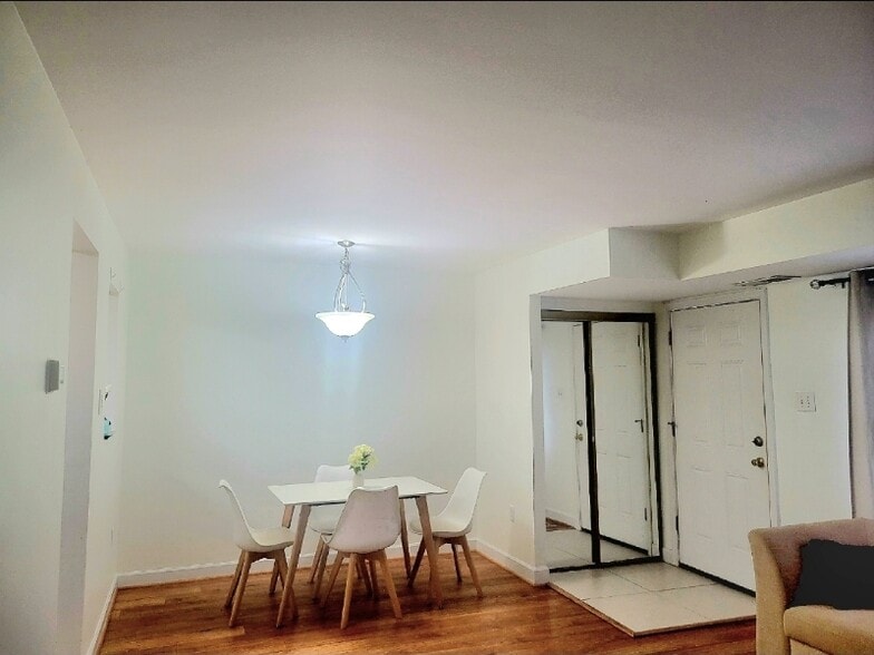 Building Photo - 9655 Homestead Ct