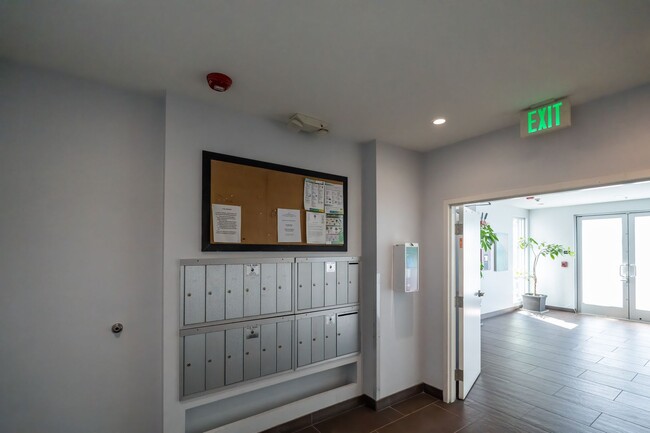 Building Photo - Stunning 3 Bedroom/ 3 Bathroom $5,900/mo.