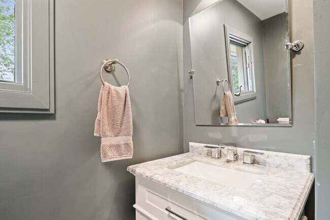 Building Photo - 175 Ruggles Ave