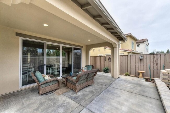 Building Photo - 5019 Verona Dr