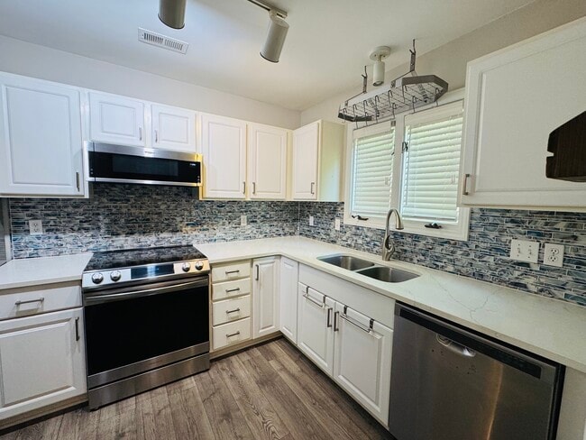 Building Photo - 4215 Sunshadow Ln