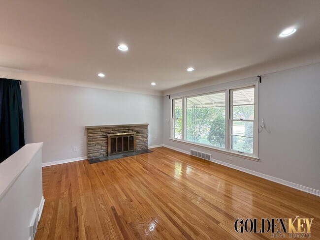 Building Photo - 2082-2084 Vernier