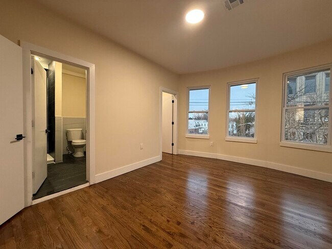 Building Photo - 165 Danforth Ave