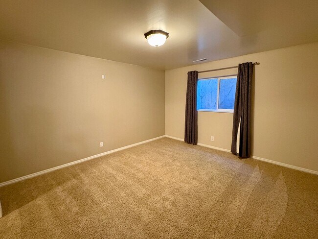 Building Photo - 1453 E Vintry Cir