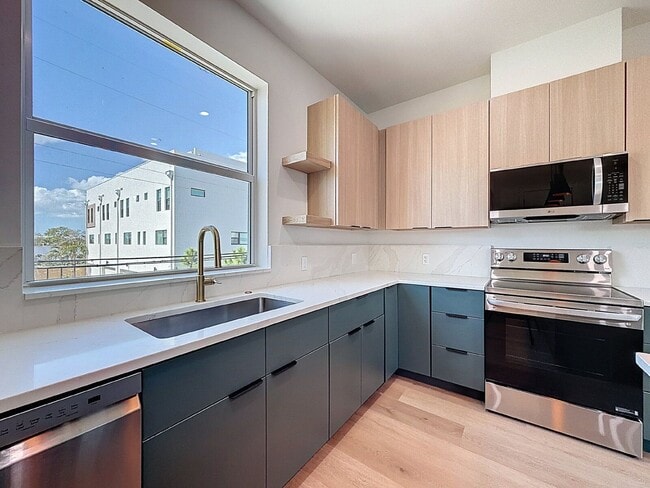 Building Photo - 336 14th St N