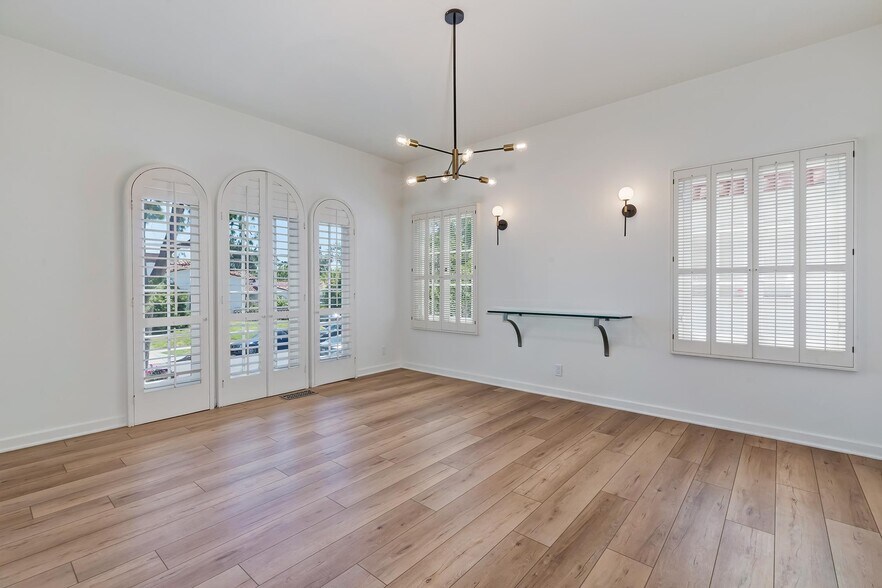 Formal dining room - 119 N Almont Dr