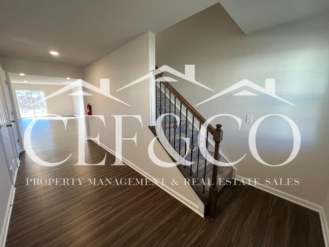 Building Photo - Spacious 5-Bedroom Home with Loft, 2-Car Garage & Neighborhood Amenities