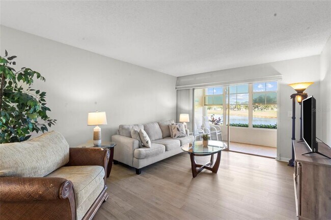 Building Photo - 7193 W Country Club Dr N