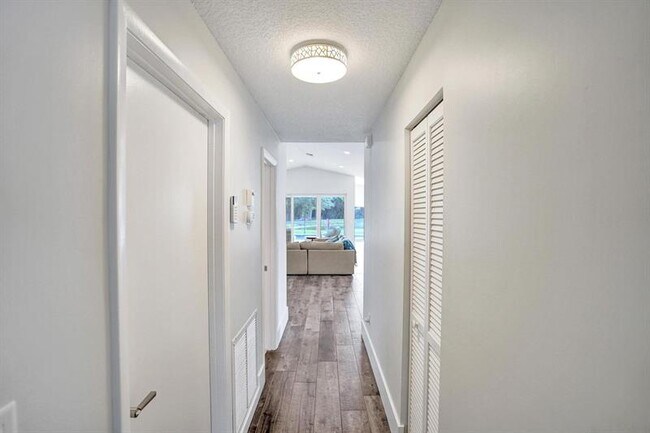 Building Photo - 21464 Bridgeview Dr