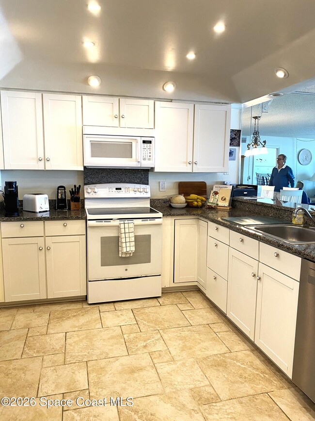 Building Photo - 6307 S Hwy A1A